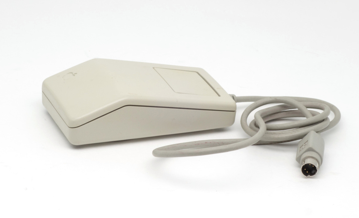 1986 – Apple Desktop Bus Mouse – Mouses