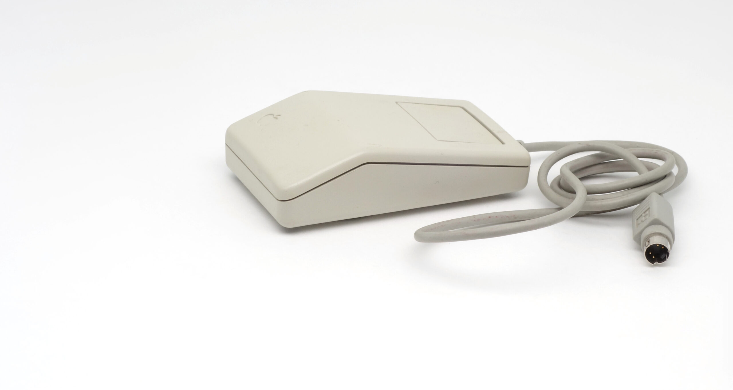 1986 – Apple Desktop Bus Mouse – Mouses